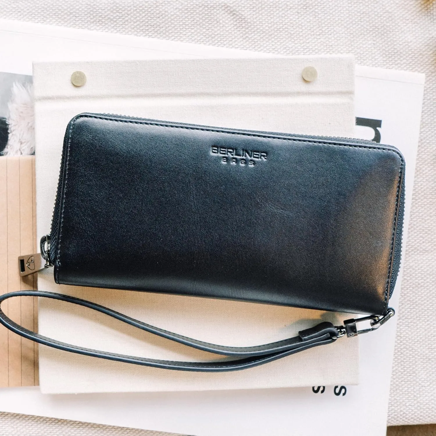 Berliner Bags Premium Genuine Leather Wallet Lyon, RFID Blocking Credit Card Holder, Clutch Purses for Women, Zip Around Wallet for 15 Cards and ID window, Bills, Coins - Black