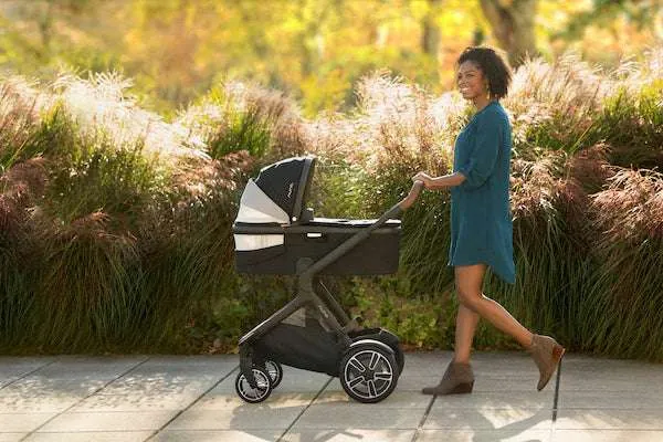 Demi Grow Bassinet & Stand