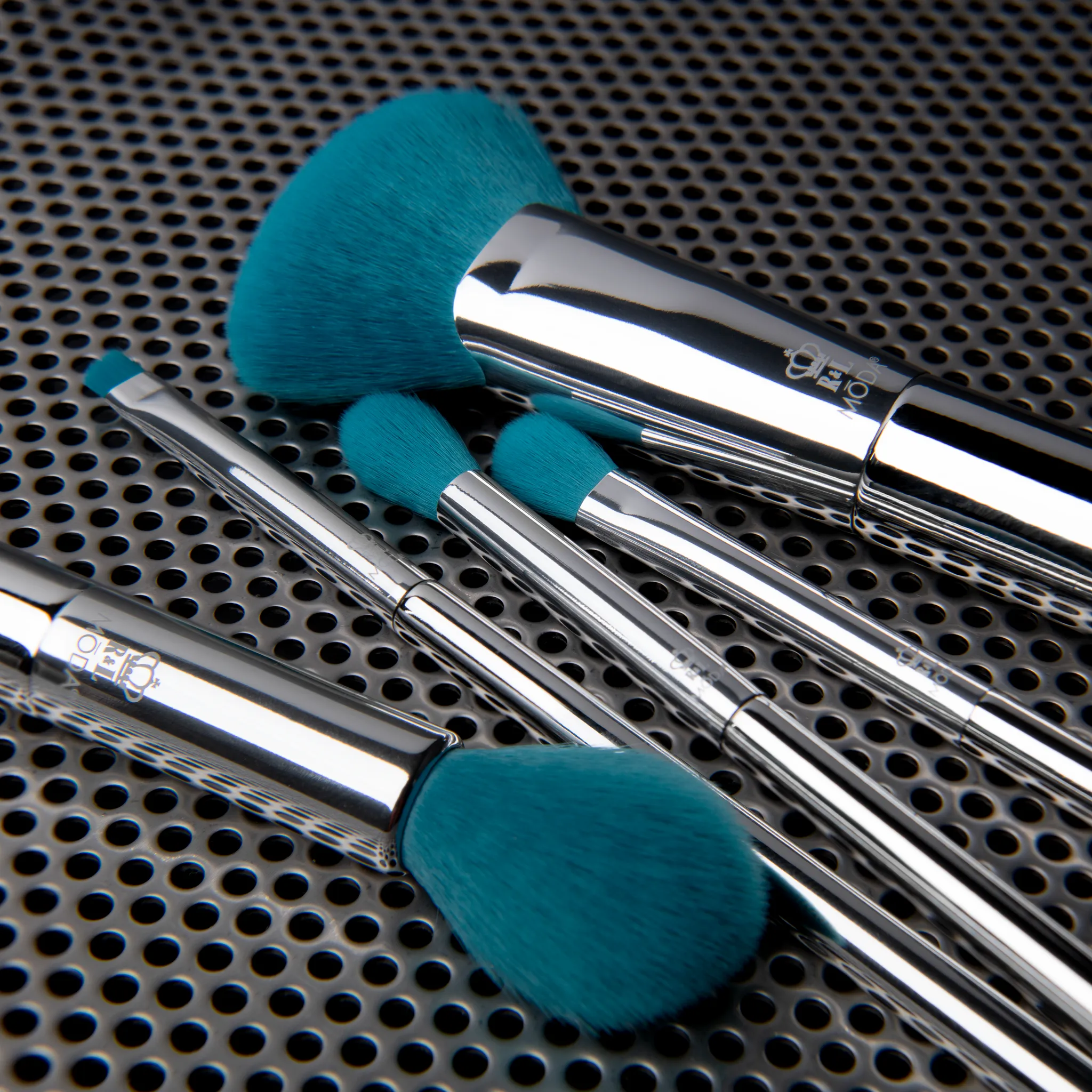 MŌDA® Metallic Heavy Metal Face Kit, Luminous